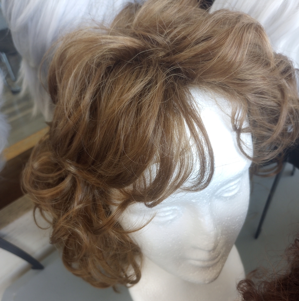 10 in.  Gourgous brown synthetic Wig